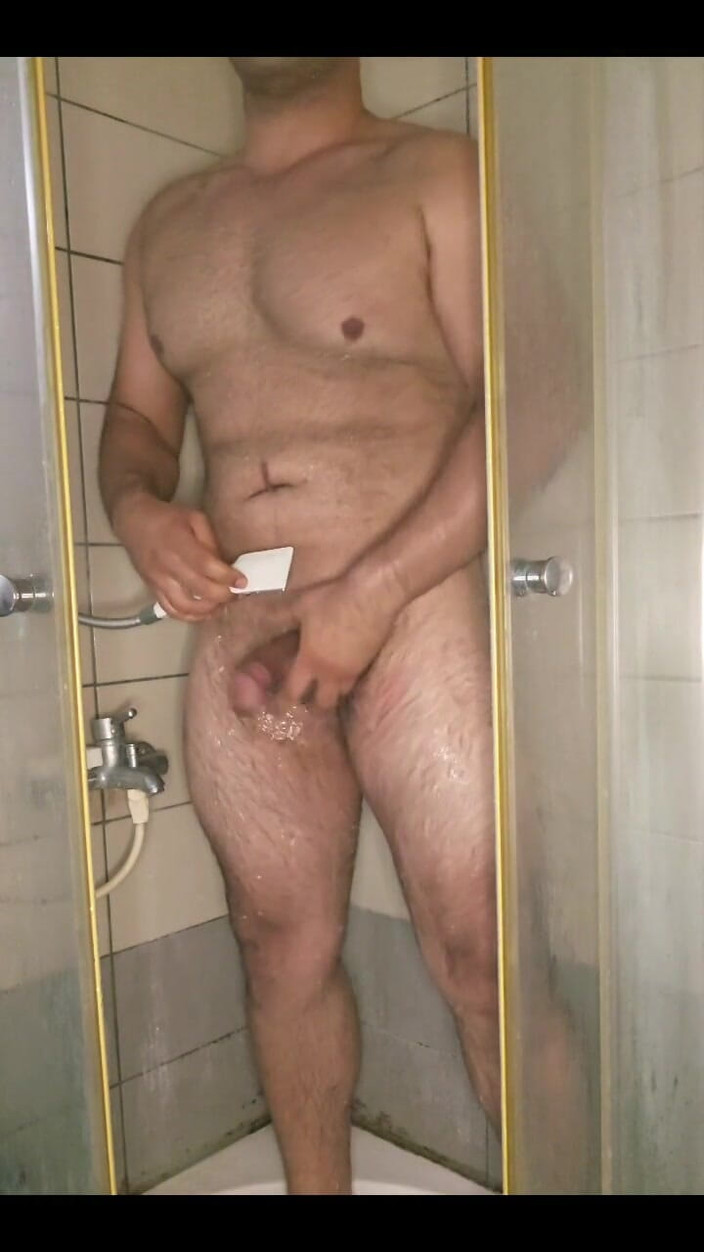 machinegunn0: Masturbándose en la ducha
