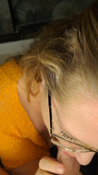 Ich erwarte nicht so viel sperma - pOV-blowjob und gesichtsbesamung