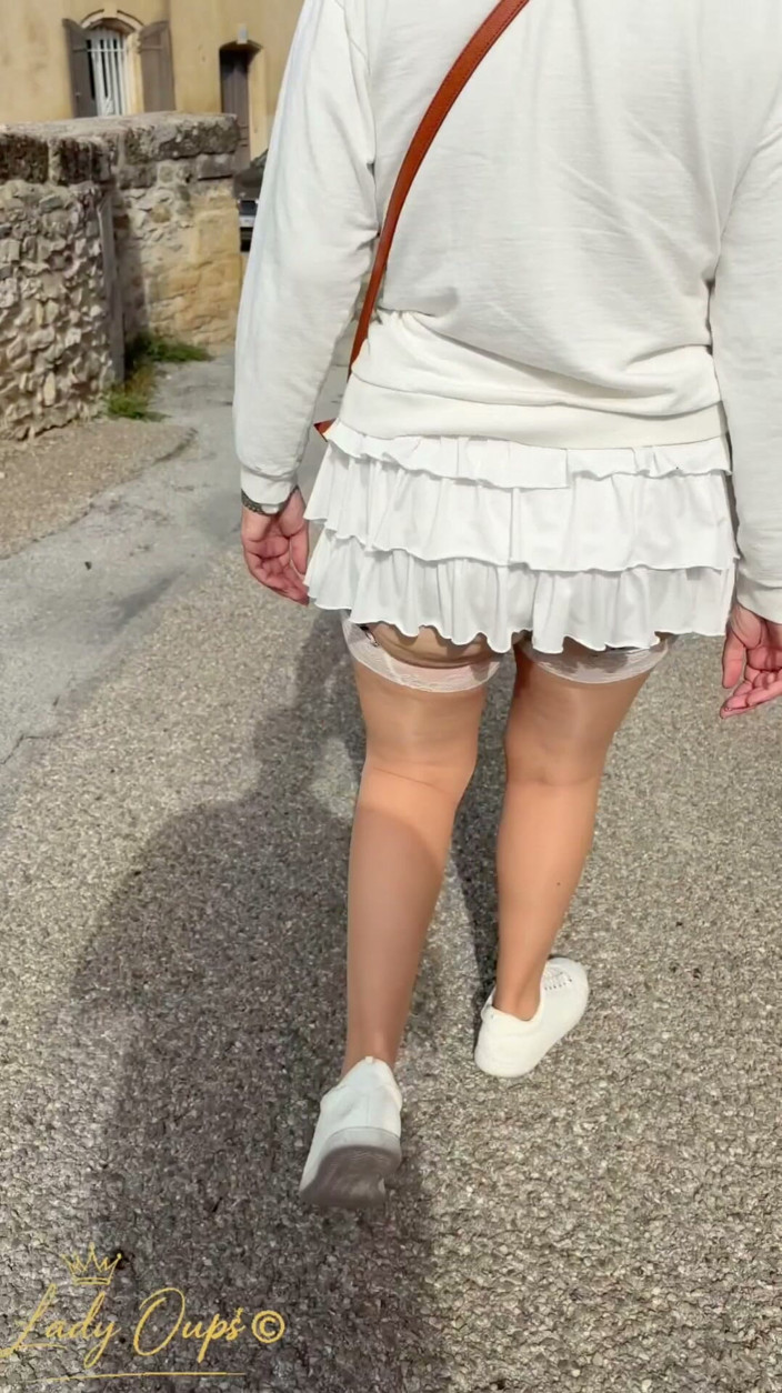 Lady Oups: Lady Oups' Mini Skirt Too Short