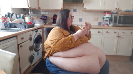 SSBBWLadyBrads: Ssbbw vs godzilla burger eating