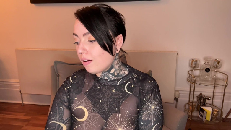 Miss Valentina: Membilas toilet manusiaku