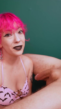 Gótica meia-irmã na piscina, dia de corno