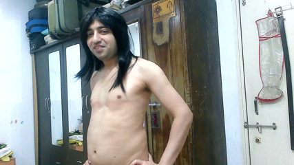 Cute & Nude Crossdresser: Сексуальна сіссі кроссдресссер фембоя, солодкий льодяник у гарячій чорній кралі.