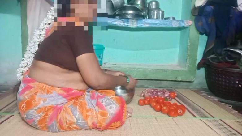 Priyanka314: Tante seksi india pantat bahenol dientot habis-habisan di rumah