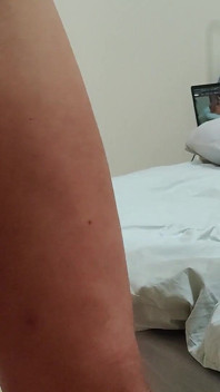 Mijn vrouw wilde me bovenop berijden, en toen neukte ik haar anaal op zijn hondjes
