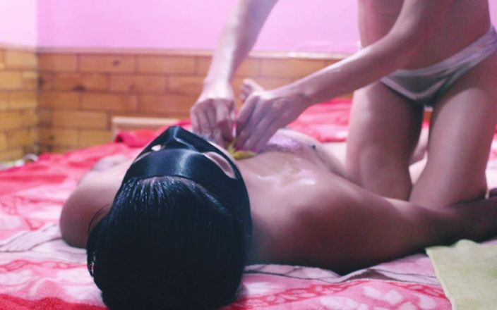 Bolly Karma: Un caldo massaggio appassionato nudo