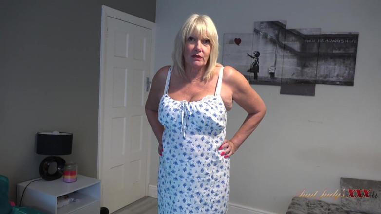 Aunt Judy's XXX: AuntJudysXXX - 거유 미시 새엄마 Amy가 팬티를 훔치는 걸 포착하다(pOV)