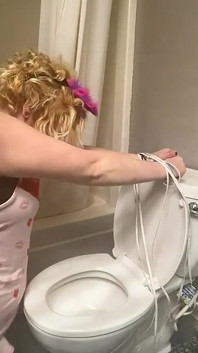 トイレに縛られて