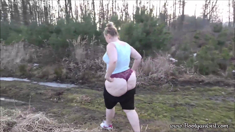 Bootyass Girl: Berkongkek di alam semula jadi