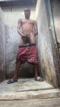 Eu estou masturbando em um baixo