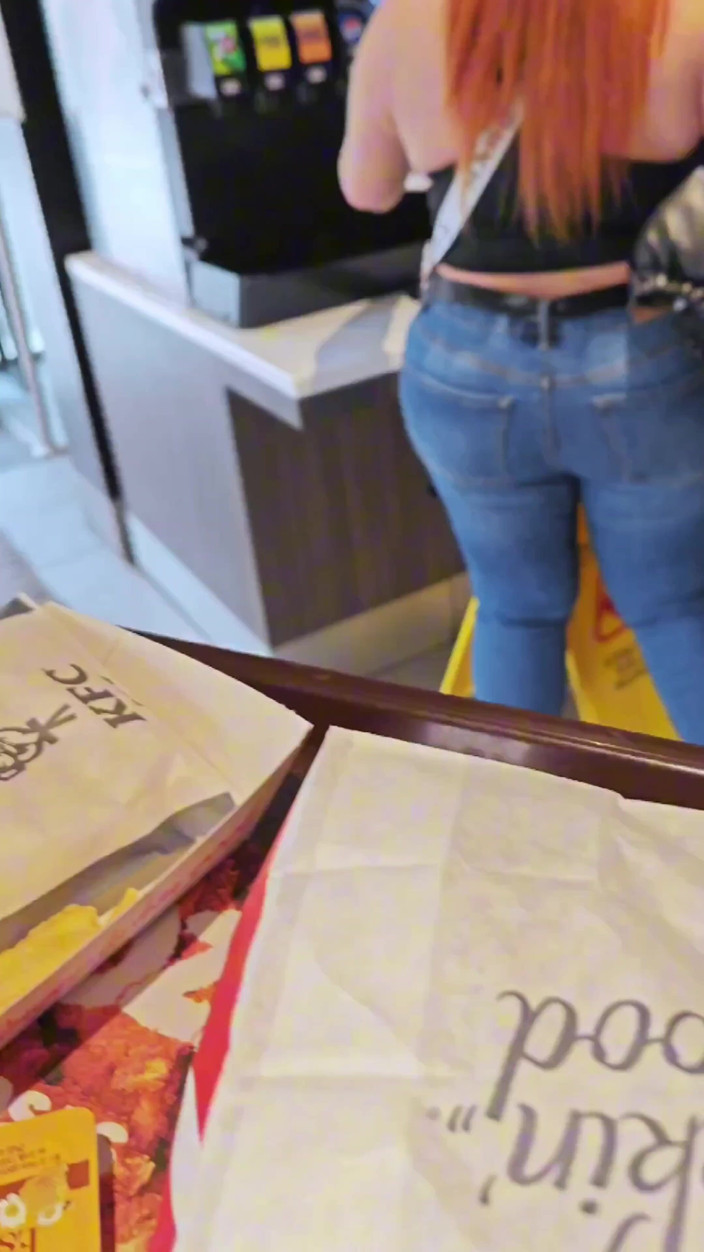 Latincurvyredhead: kaamuk sautele bhaiyon ne nyooyork shahar men Kfc men seks...