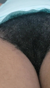 Buceta peluda de perto - corpo natural cru que você não costuma ver