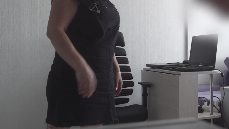 Amateur_fetish: Ballbusting amateur 2