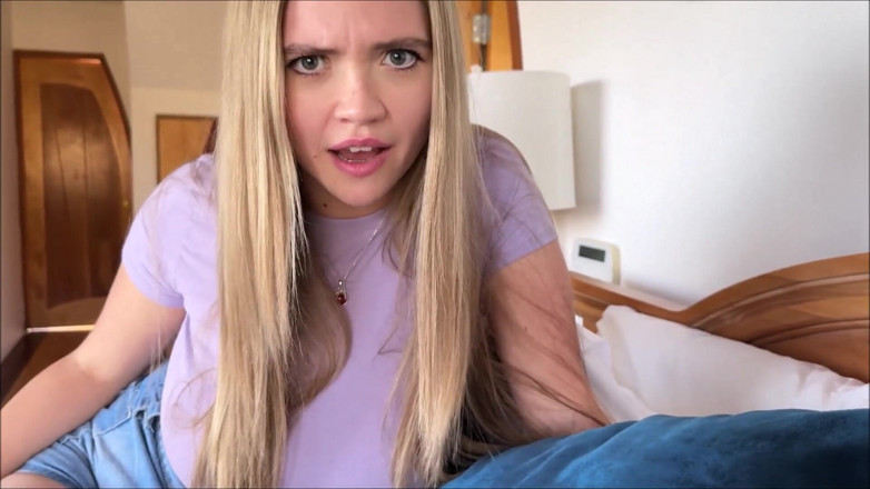 Alex Adams: Compartiendo la cama con una compañera de cuarto tetona - Angie...