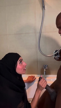 Hijabi Aaliyah Yasin Gets BBC Delivered to Her Hotel Room