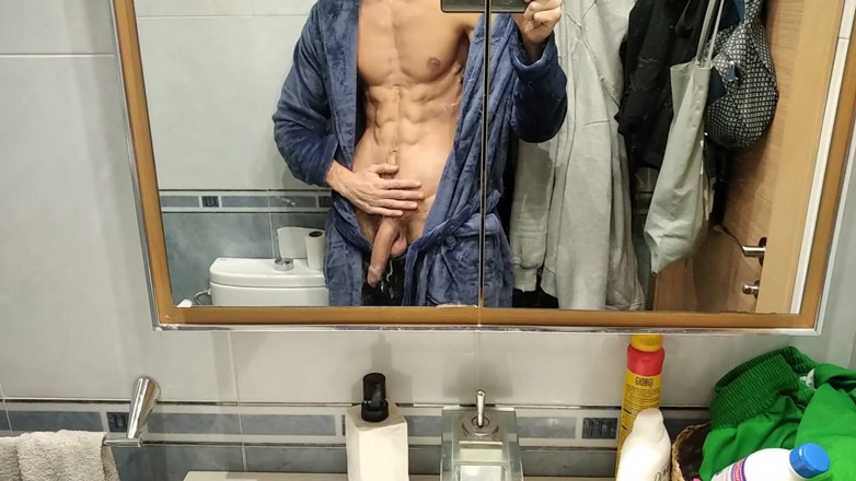 Elvissc: Un homme mature avec un beau corps et une énorme bite...