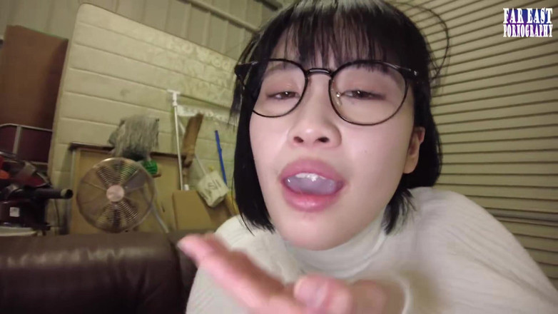 Far East pornography: Tatlı gözlüklü tatlılar tembel bir günde sonsuz gulp mutluluk içinde...