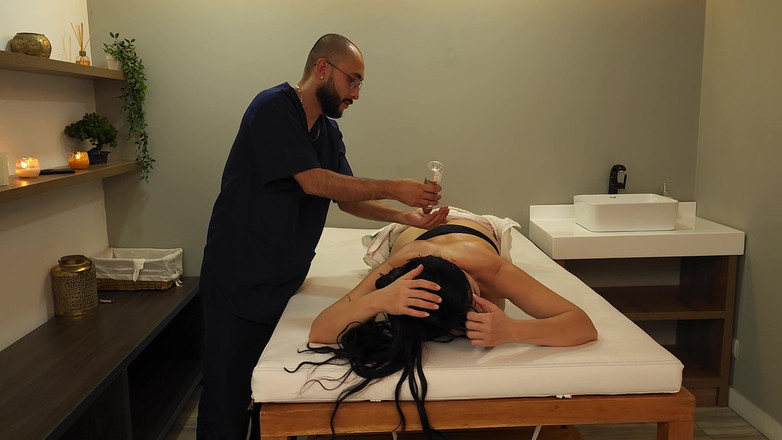 StellaOsorio: Min man ger mig en happy ending massage med en...
