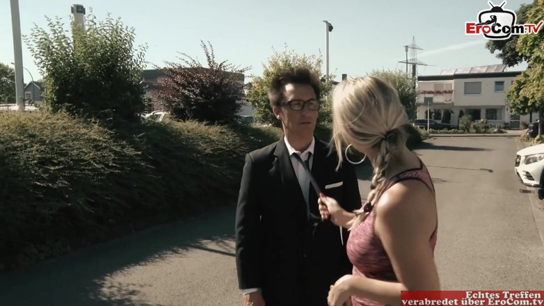 EroCom: Soția blondă nemțoaică agățată vrea sex în saună