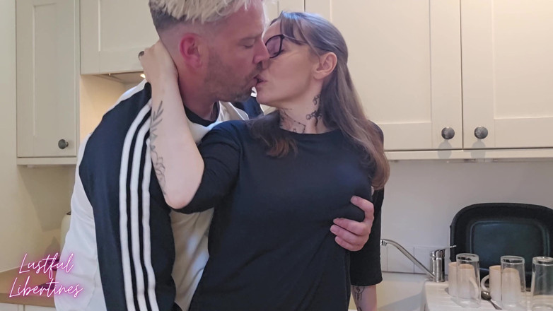 Lustful Libertines: Mina Grannar Ivrig Fru
