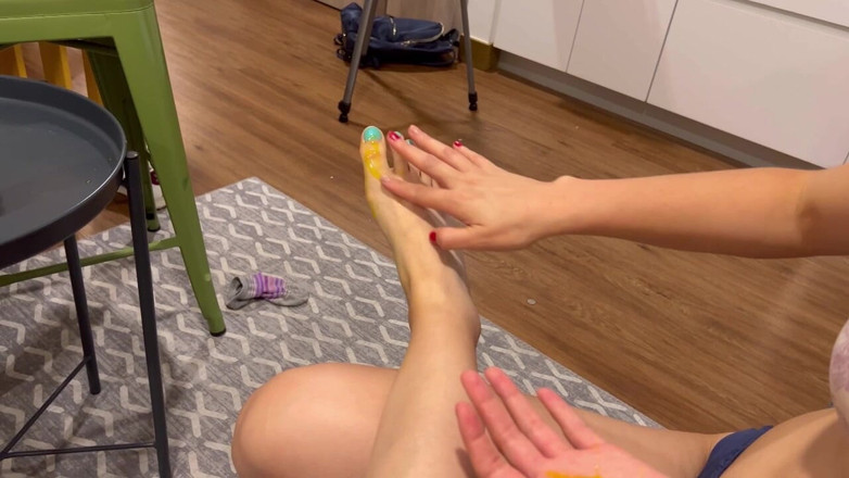 scarlettandc: Saya suka menyentuh kaki saya dan mengalami orgasme