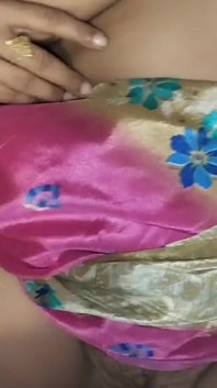 Napalona Desi gospodyni domowa Priya Bhabhi Używana przez Dewara w łazience
