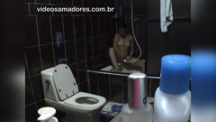 Amateurs videos: 샤워 중 보지를 자위하는 젊은 갈색 머리