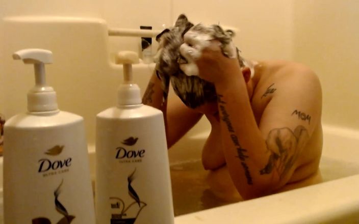 TLC 1992: Super Dove garść kosmetyku do mycia włosów