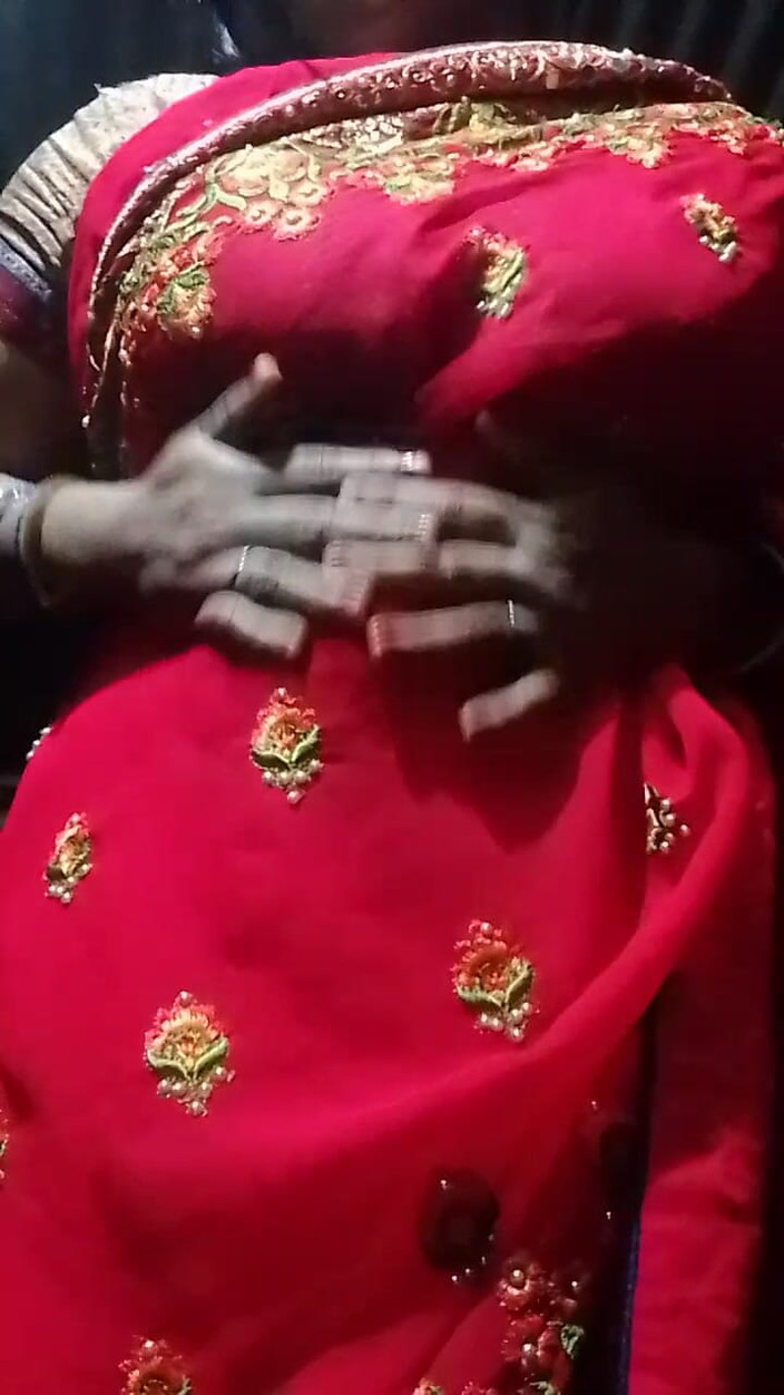 Soni sk: Hintli yeni köylü evli kadın sexi ateşli çıplak şov