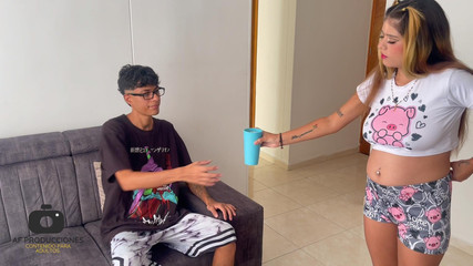 Gabriela Wish: 私は新しい隣人のお尻を激しくファックしながら、彼女のアパートへの引っ越しを手伝います