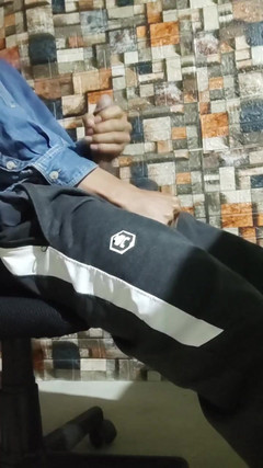 Hornyboy2058: Saya berpinggir begitu keras sehingga saya hampir meletup, tonton saya...