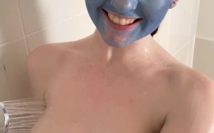 Em Yang: Twi'lek Звездных войн игра с бодиартом в душе