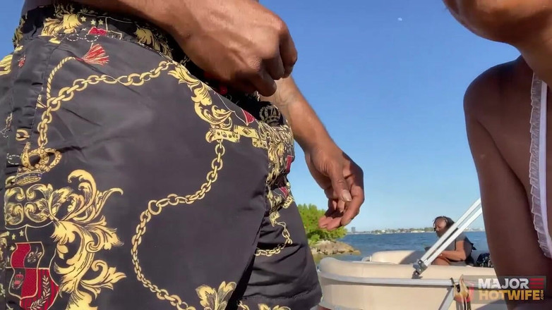 Rome Major Hot Wife: Isteri Rome Utama Blowjob Pulau