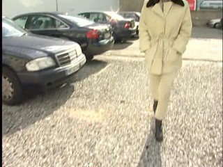 POV Orgasms: Elle lui taille une pipe incroyable sur le parking