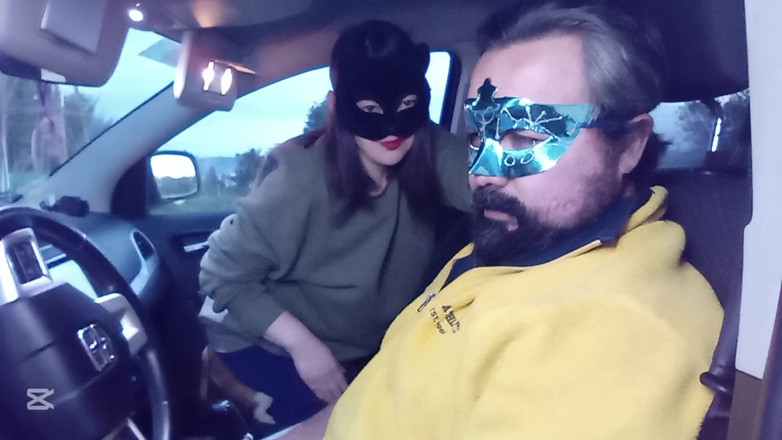 Mois Fantasys: 차에서 때리는 얼굴