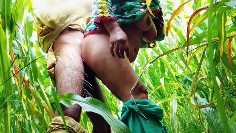 Abida sexy: Hot Threesome Hard Fucking in Outdoor