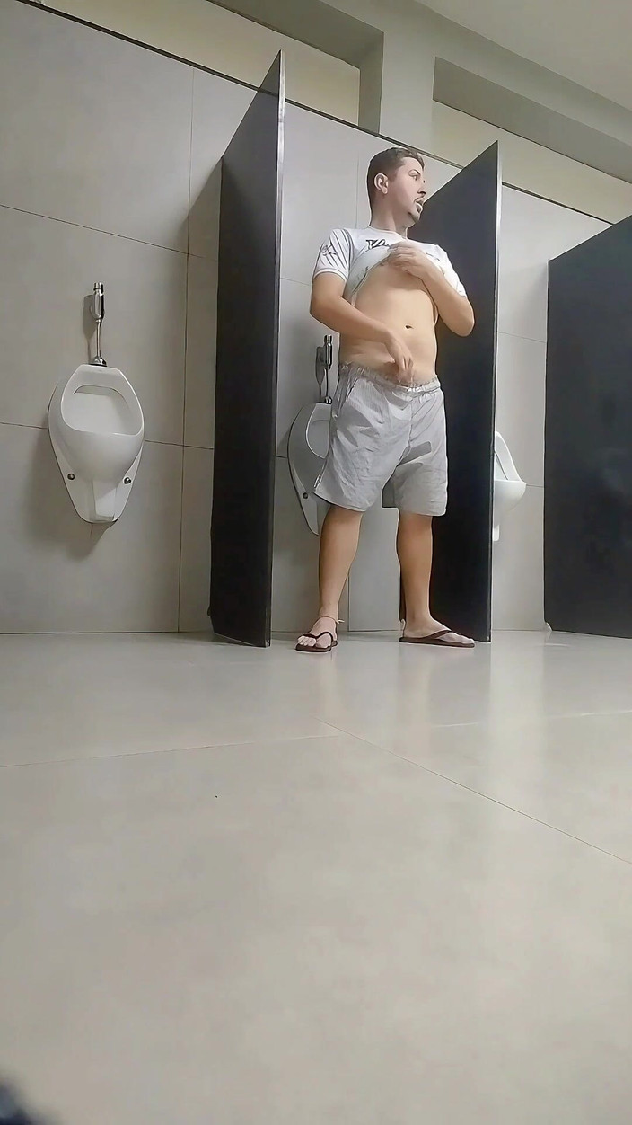 Marcosninfo: Ich habe auf der Toilette des Marktes geprahlt und wäre...