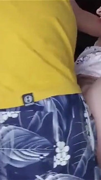 Aku ngajak cowok ini untuk ngentot sama pria ini waktu suamiku lagi nggak di rumah