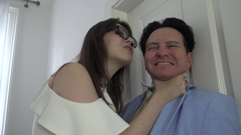 Femdom Austria: Riesin Offic!