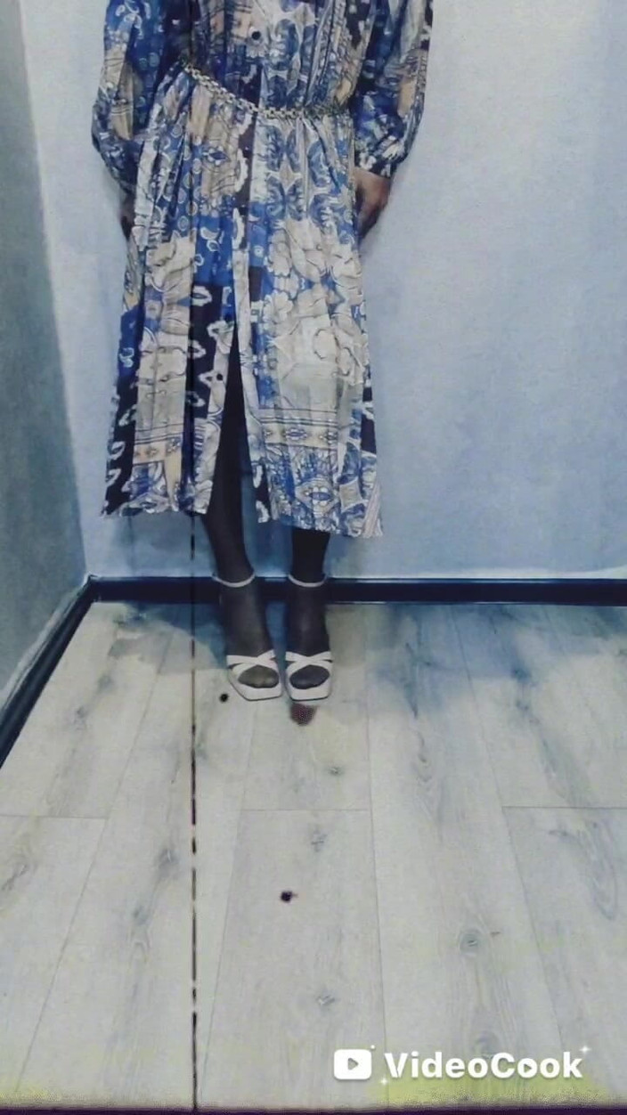Lana Cross: Đi dạo quanh nhà