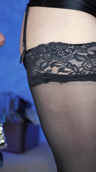 Ciorapii curvei sexy au din nou spermă.