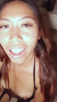 Kecanduan creampie: cewek ini minta aku crot tanpa kondm dan crot di dalam memeknya