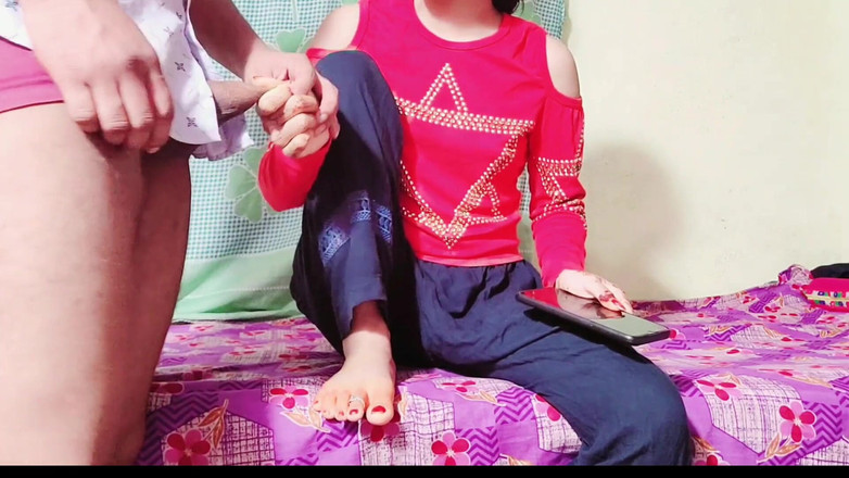 Your kavita bhabhi: Bhabhi korzystała z telefonu komórkowego, kiedy przyszedł jej mąż i...