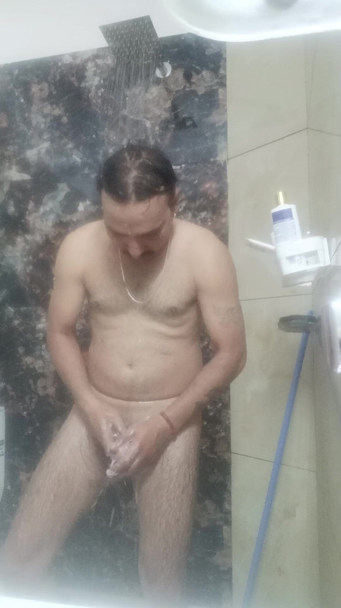 Rajasthani-old-lover: Indiano homem desfruta banho e show de masterbation