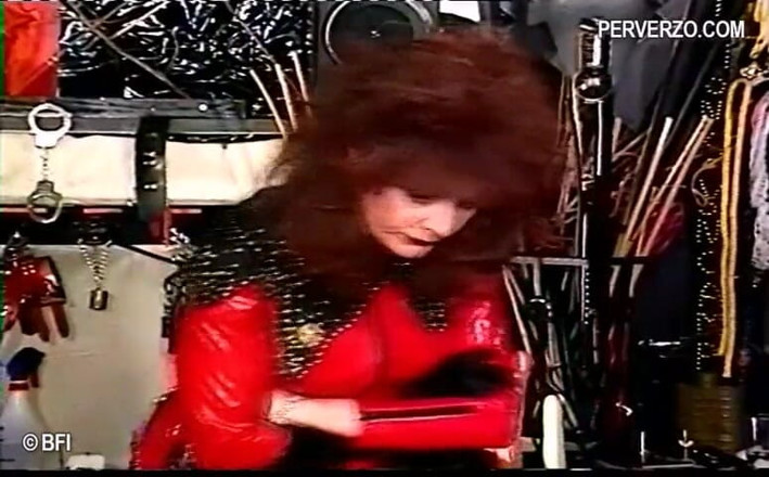 Hardcore slave sex: Orgie BDSM vintage scéna s ošklivými omyly
