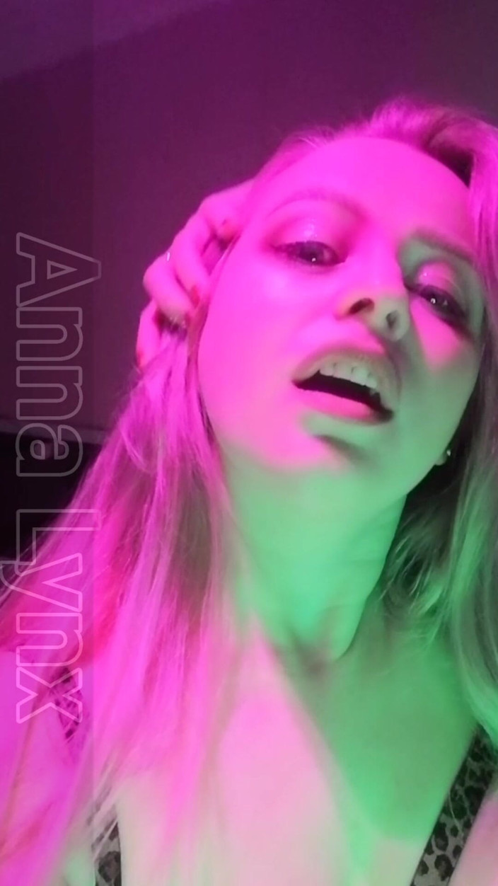 Anna Lynx: Мої цицьки в уповільненій зйомці