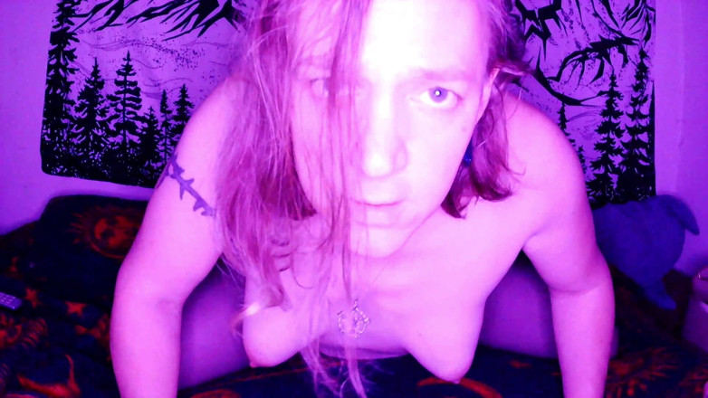 Wyrd Kaleigh: 큰 붓기 자지를 쓰다듬는 Wyrd Kaleigh