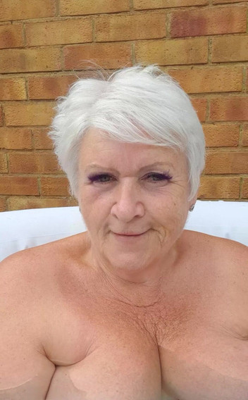 Uk Joolz: Biar saya perkenalkan awak ke tab mandi panas baru saya...