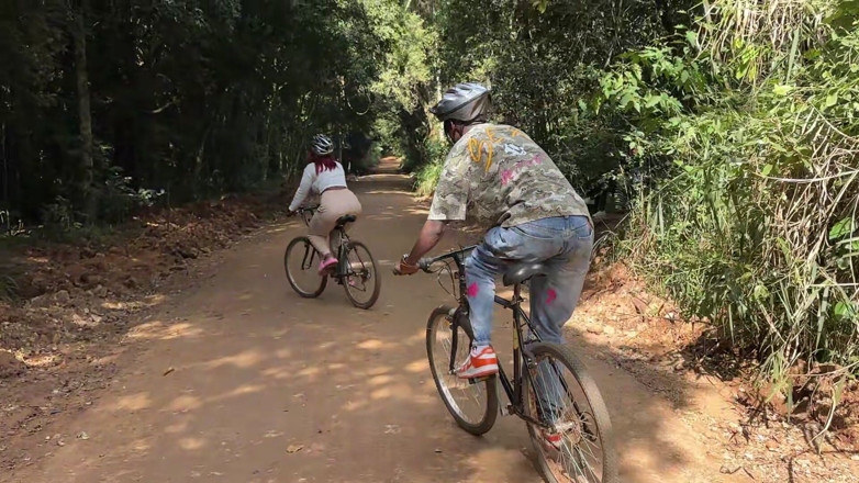 mombasapornstar: I motociclisti sporchi hanno fatto sesso pubblico nella foresta solitaria