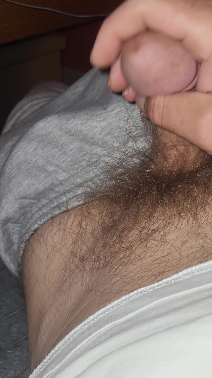 Polishx: मेरे बालों वाले लंड के साथ खेलना